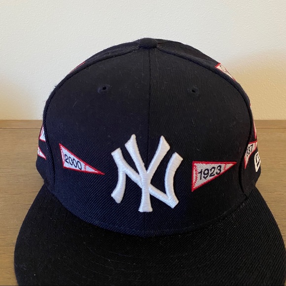 NEW ERA Spike Lee x New York Yankees Fitted Pennant Hat 7 3/8 - Picture 2 of 10